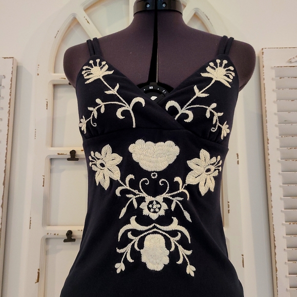 Bebe XS Embroidered spaghetti straps top - Picture 3 of 4
